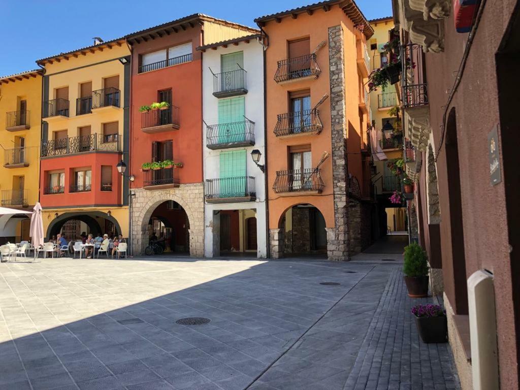 Apartamento Vacacional El Pont de Suert Bagian luar foto